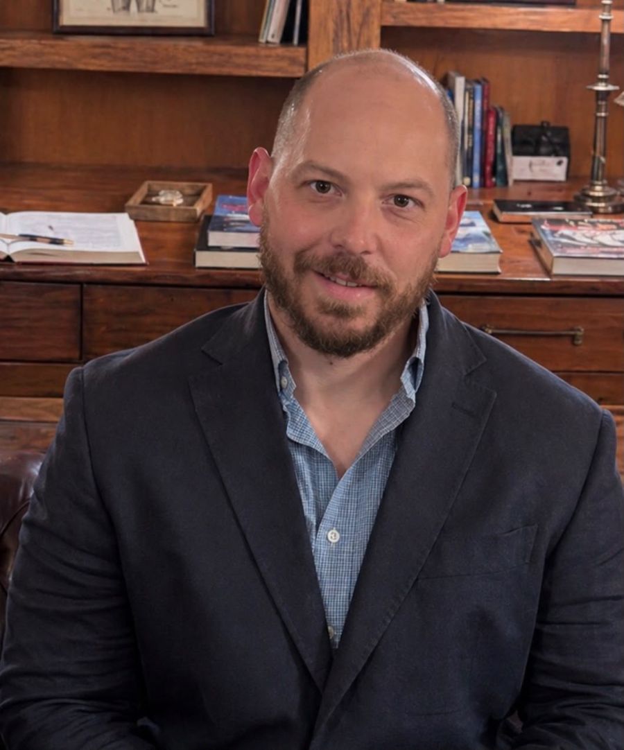 Dr. Laureano Medina, neurocirujano especialista en columna